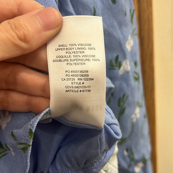 Aritzia Sunday Best New Cropped Tie Front Blouse Floral - Picture 7 of 9